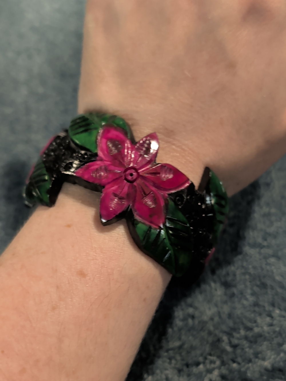 Caved Pink-Purple Floral Leaf Resin Bangle Bracelet Tropical